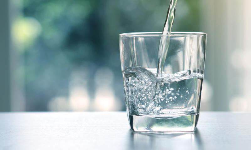 Вот идеальное время для того, чтобы выпить еще 1 стакан воды С точки зрения науки.