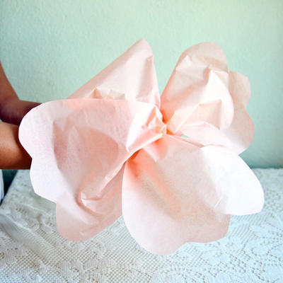 Новый тренд в соцсетях: гигантские бумажные цветы Вы тоже можете сделать такие.