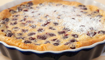 Если остался стакан кефира, можно приготовить вишневый пирог Рецепт на скорую руку.