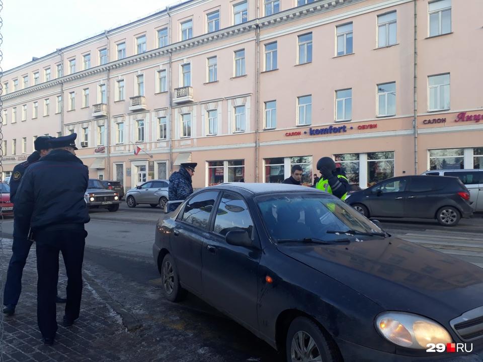 У здания ФСБ в Архангельске прогремел взрыв. 1 человек погиб Сибирский терроризм.