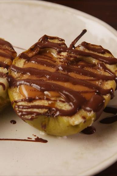 Печеные яблоки с карамелью: Лучший десерт, который можно сделать осенью Вкуснятина!