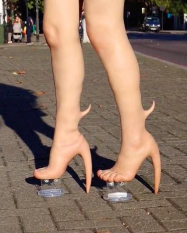 Теперь вы можете купить каблуки из ″человеческой кожи″ за USD 10 000! Или заказать точную копию своих мутировавших ног.