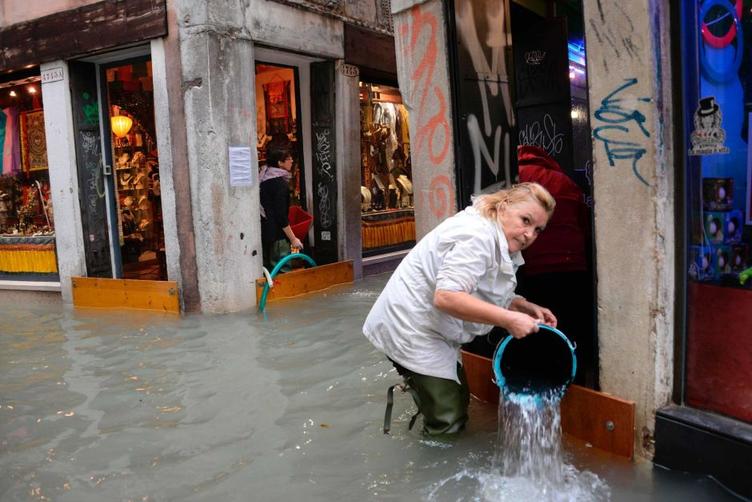 Из-за наводнения 70% Венеции оказалось под водой! Вот жуткие фото Город на воде ушёл под воду.