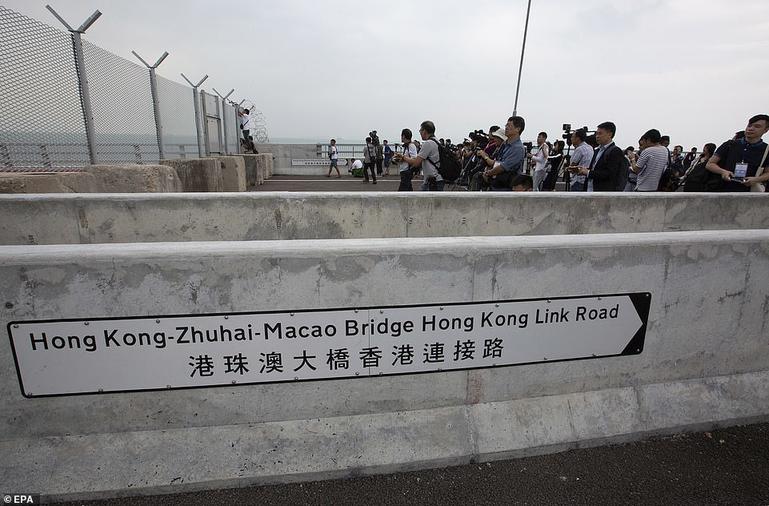 На этой неделе в Китае откроют самый длинный мост в мире. Угадаете длину? Внушительный размер!