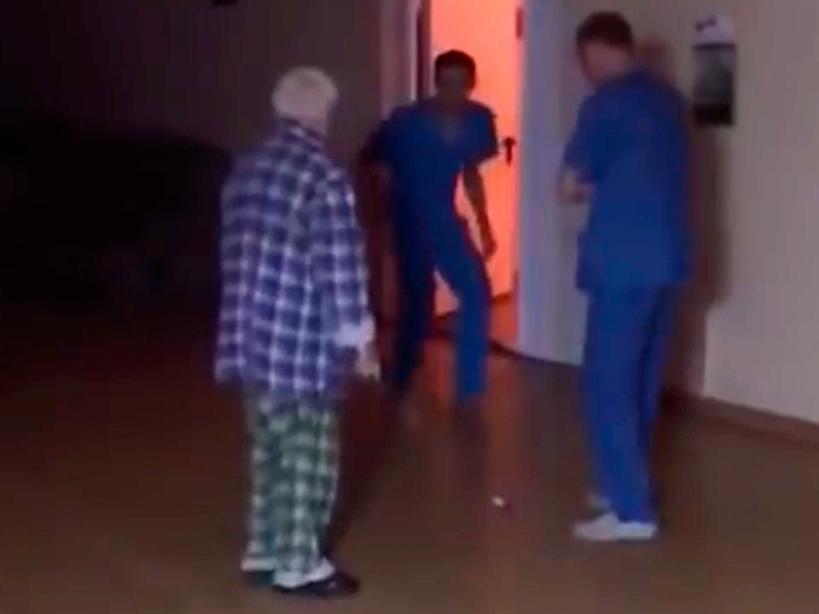 Вот как издеваются над пациентами психбольниц в Магнитогорске. Видео Кто из них психи?