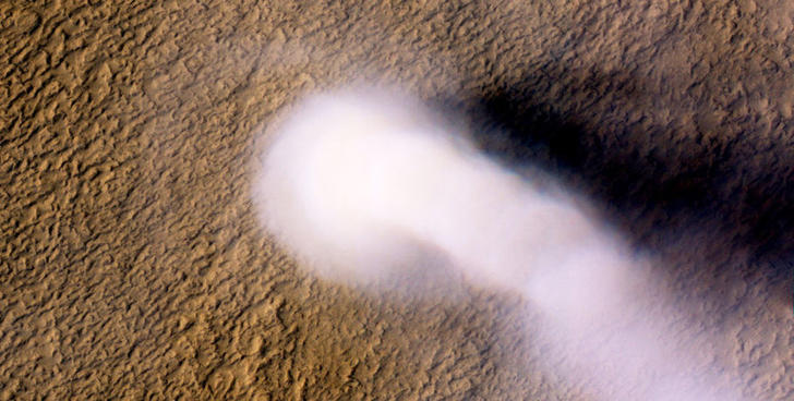 Появилось загадочное облако на Марсе. Наконец-то ученые поняли, что это было Оно висит на Марсом уже третий месяц.