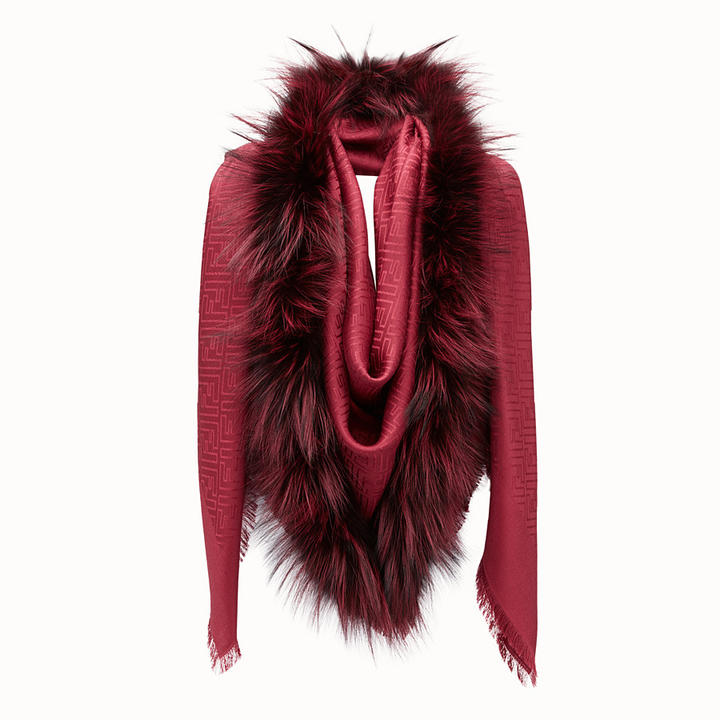 Fendi продаёт этот шарф за USD1000. Ничего не напоминает? Вы бы такой надели?
