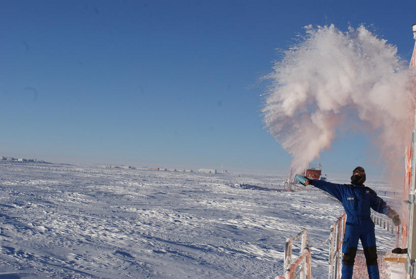 Вот как выглядит лапша при температуре −60 °C Антарктический эксперимент.