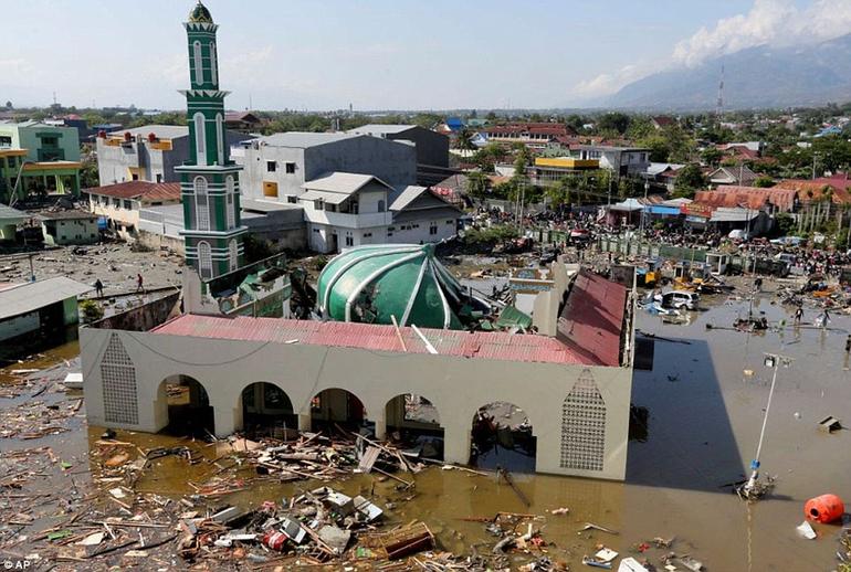 Вот ужасающие фото после цунами в Индонезии! Если это не конец света, то что?? Жуть.