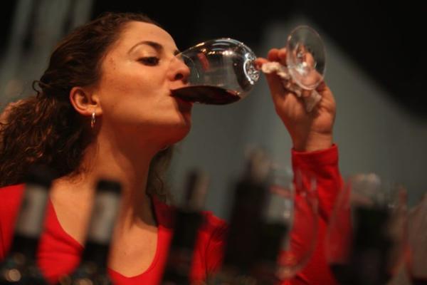 Я – нейробиолог, и я знаю, что вино ваш мозг любит больше, чем что угодно другое на свете Главное – аромат.