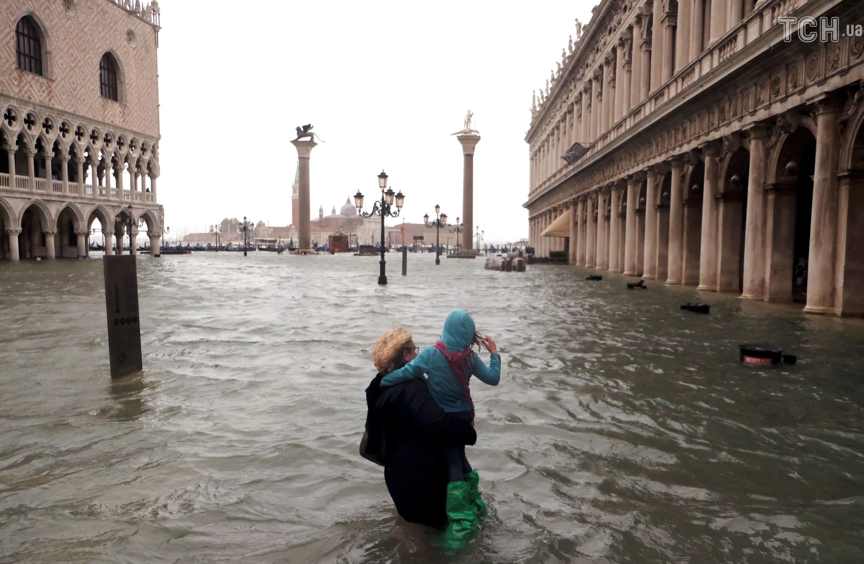 Из-за наводнения 70% Венеции оказалось под водой! Вот жуткие фото Город на воде ушёл под воду.