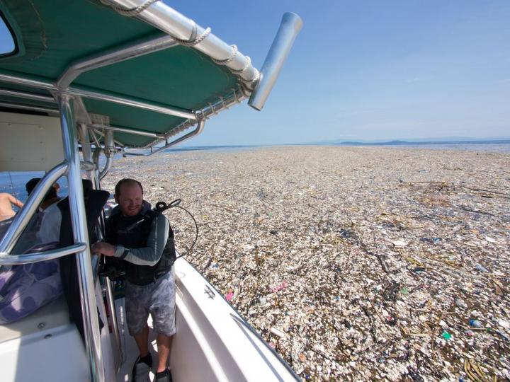 ″Пластиковый остров″ в Карибском море растянулся на 8 км. Тошнит уже от фото! Настоящая катастрофа.