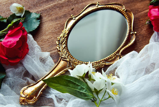 Как зеркала влияют на личную жизнь?