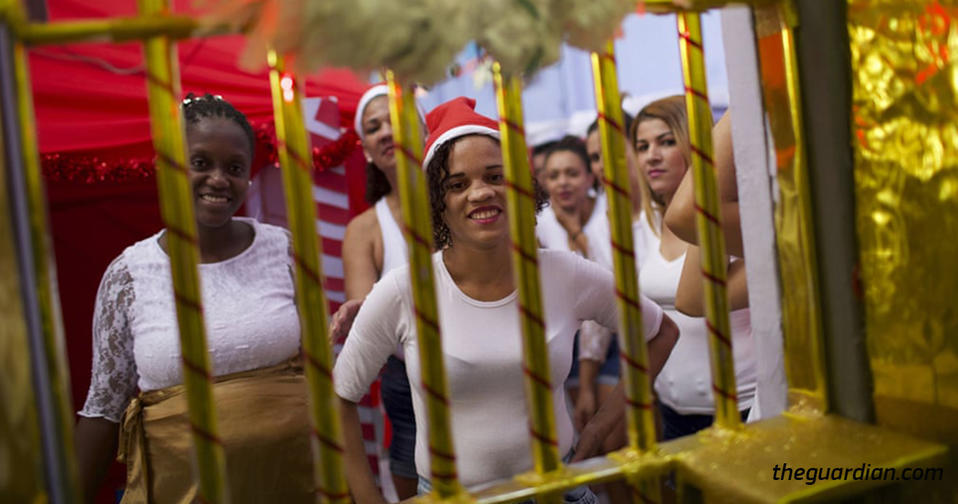 Так праздновали Рождество в женской тюрьме Рио де Жанейро С размахом и колоритом!