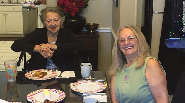 89-летняя мать встретилась с дочерью, которая, как она считала, умерла 69 лет назад Трогательное воссоединение!