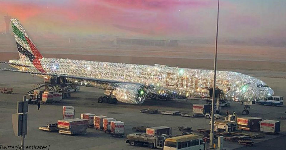 Это ″покрытый бриллиантами″ самолет в ОАЭ. Почему он бесит так много людей? По богатому!:)
