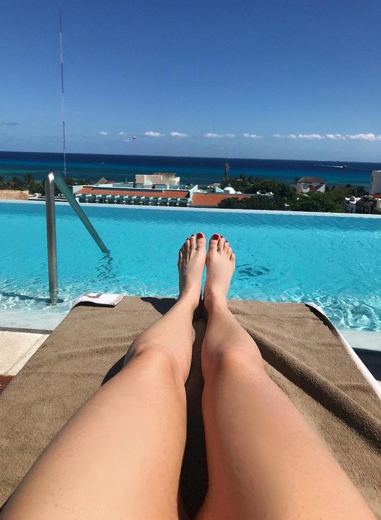 Она всего лишь публикует в Instagram свои ноги. Вот как они помогли ей разбогатеть Гениальный бизнес?