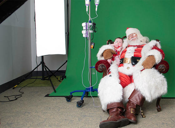 Санта-Клаус, который поздравляет детей, для которых это Рождество может стать последним Трогает до слёз!