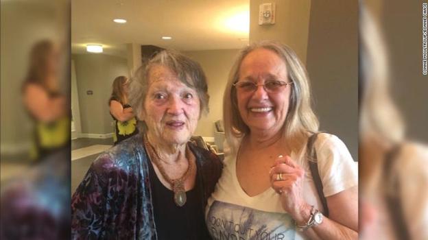 89-летняя мать встретилась с дочерью, которая, как она считала, умерла 69 лет назад Трогательное воссоединение!