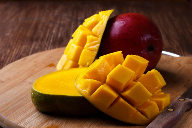 Если у вас проблемы с животом, поможет манго! В этом смысле он лучше всего Один манго в день - и кишечник в порядке!