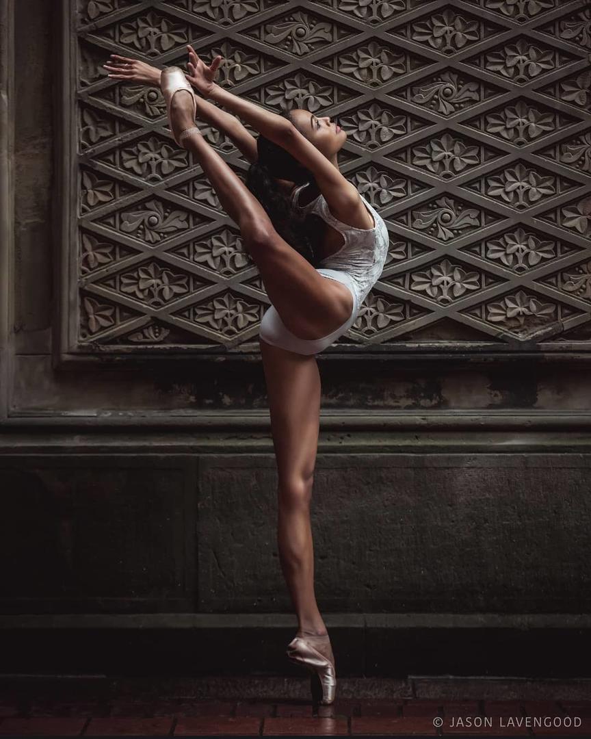 Эта балерина еще только начинает свой путь, но уже поразила мир своей гибкостью Очень красиво!