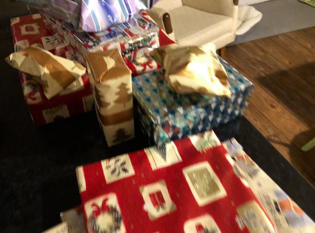 Перед смертью дедушка накупил 2-летней соседке подарков на каждое Рождество - до 14 лет Человек с большой буквы!