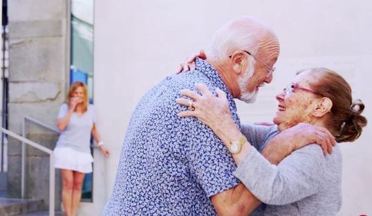 Выжившая после Холокоста встретилась с семьей, которая спасла ее 73 года назад! Они нашли друг друга благодаря Facebook!
