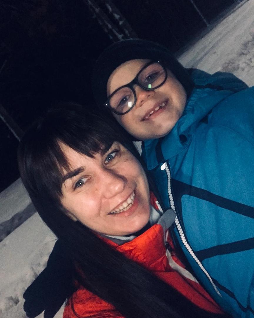 4-летний мальчик сам шил игрушки, чтобы заработать себе на операцию Вот что такое воля к жизни!