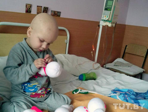 4-летний мальчик сам шил игрушки, чтобы заработать себе на операцию Вот что такое воля к жизни!