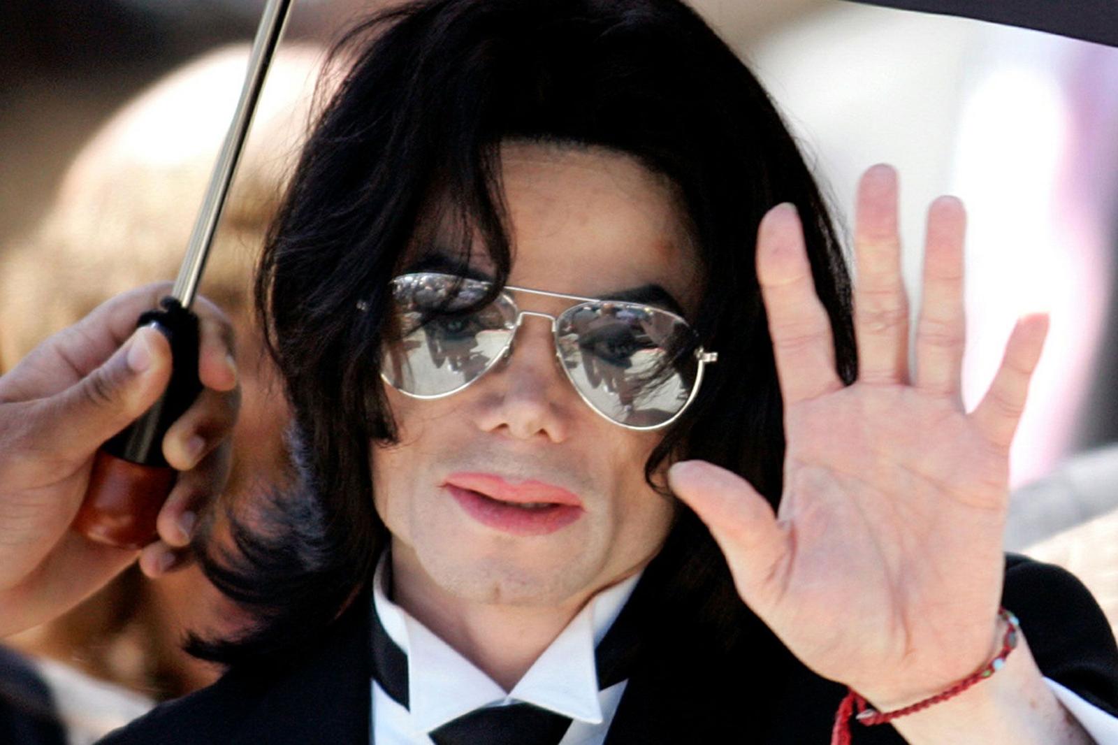Майкл Джексон ″жив и планирует возвращение″, говорят его друзья