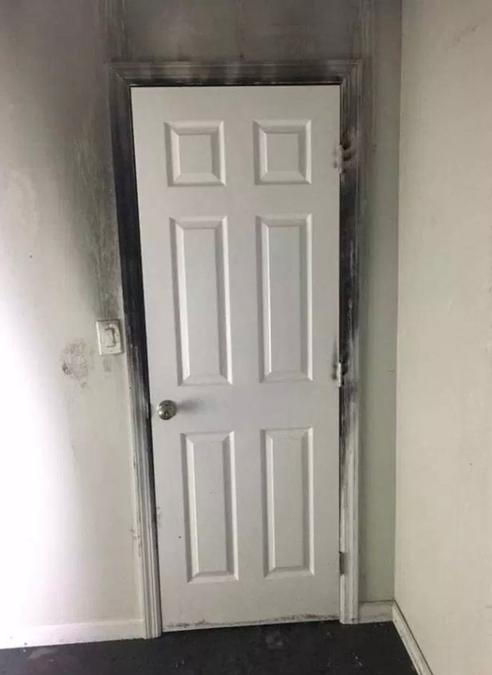 Почему нельзя оставлять приоткрытой дверь спальни ребёнка, рассказал пожарный