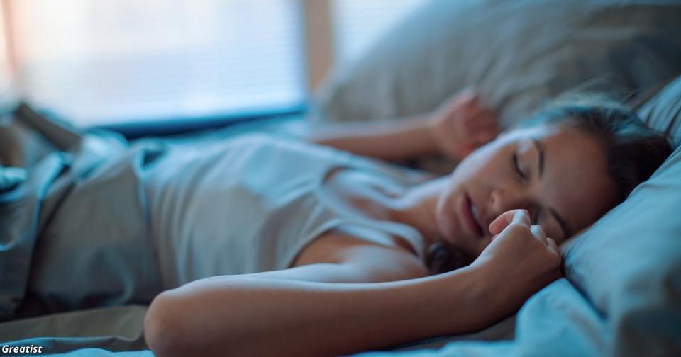 Есть целых 5 причин, почему большую часть ночи лучше всего спать на спине