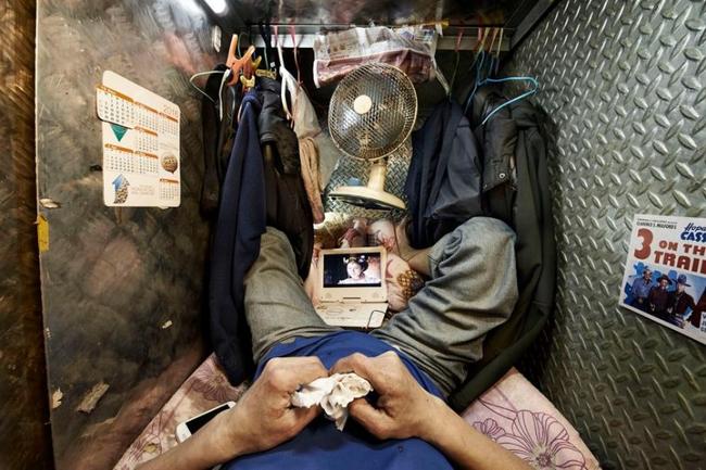 21 фото о том, каково это - жить в гонконгских «гробницах»