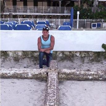 Гигантский крест выбросило на берег Флориды - и никто не знает, откуда он