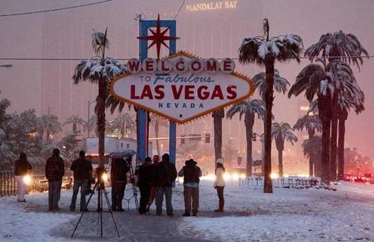 Лас-Вегас впервые за много-много лет накрыло снегом. Вот фото