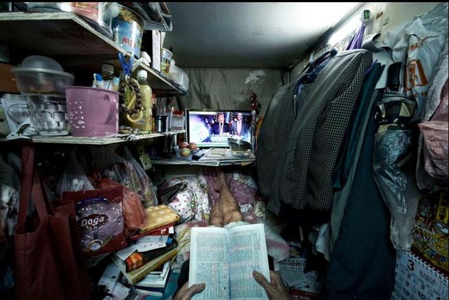 21 фото о том, каково это - жить в гонконгских «гробницах»