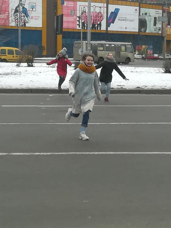 Подростки в Киеве начали играть в новую опасную игру: Водители, будьте в курсе!