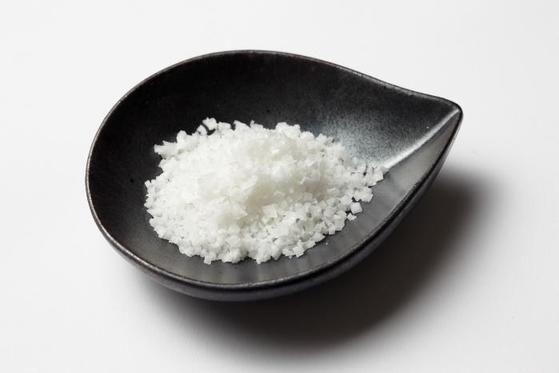 5 важных различий между йодированной и морской солью
