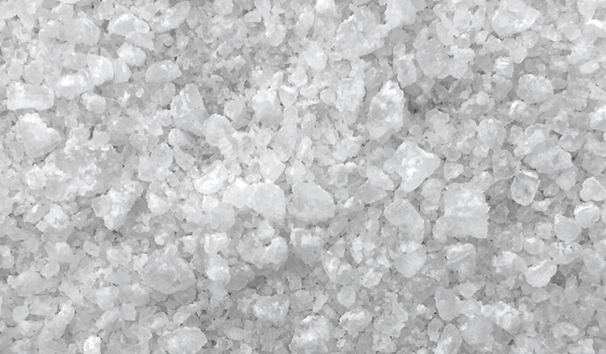 5 важных различий между йодированной и морской солью