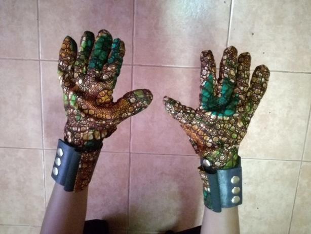 25-летний изобретатель из Кении сделал перчатки, которые переводят в голос язык жестов