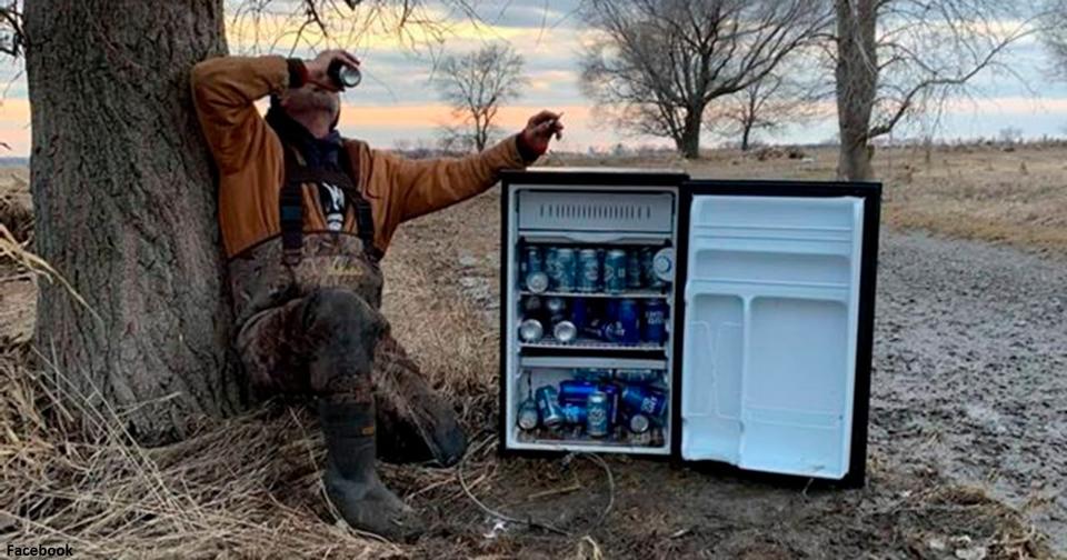 Двое мужчин нашли посреди пустыни таинственный холодильник с пивом