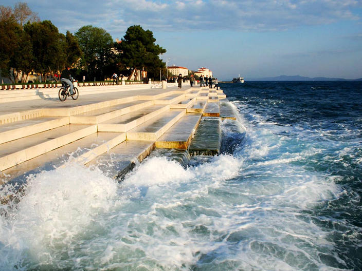 В Хорватии построили 80-метровый орган, на котором играют море и ветер. Только послушайте!