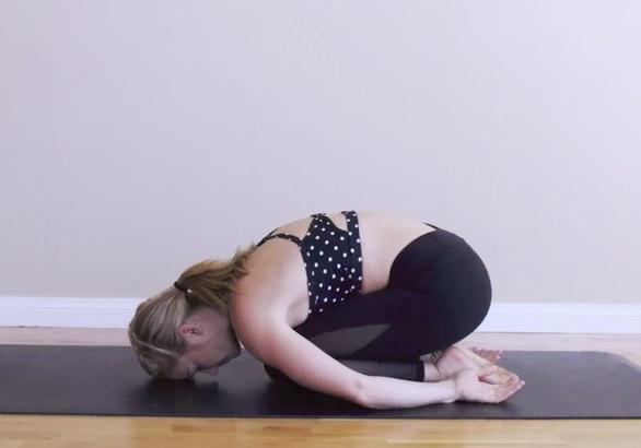 7 нежных поз из йоги, которые помогут при боли в животе