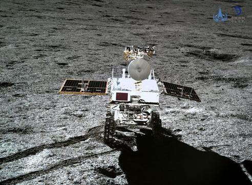 Потрясающие новые изображения обратной стороны Луны, сделанные китайским марсоходом