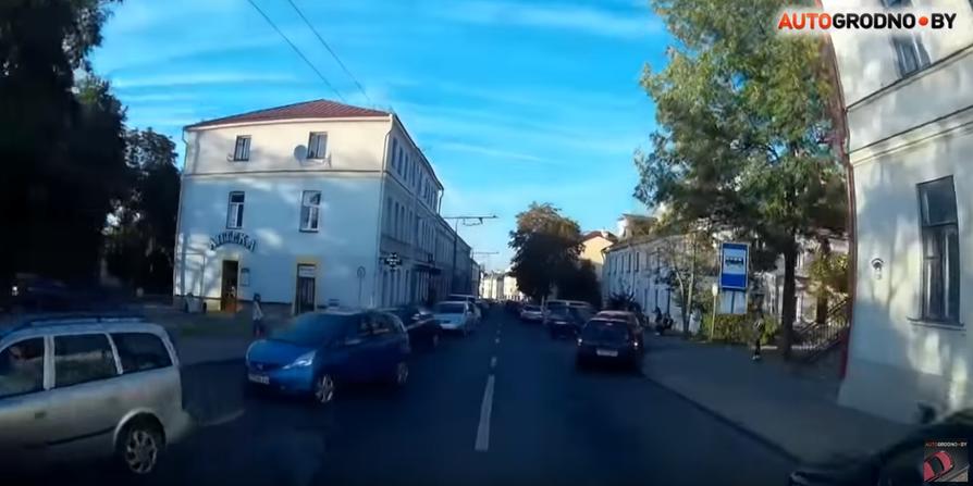 Когда в Беларуси едет скорая - вот что делают водители
