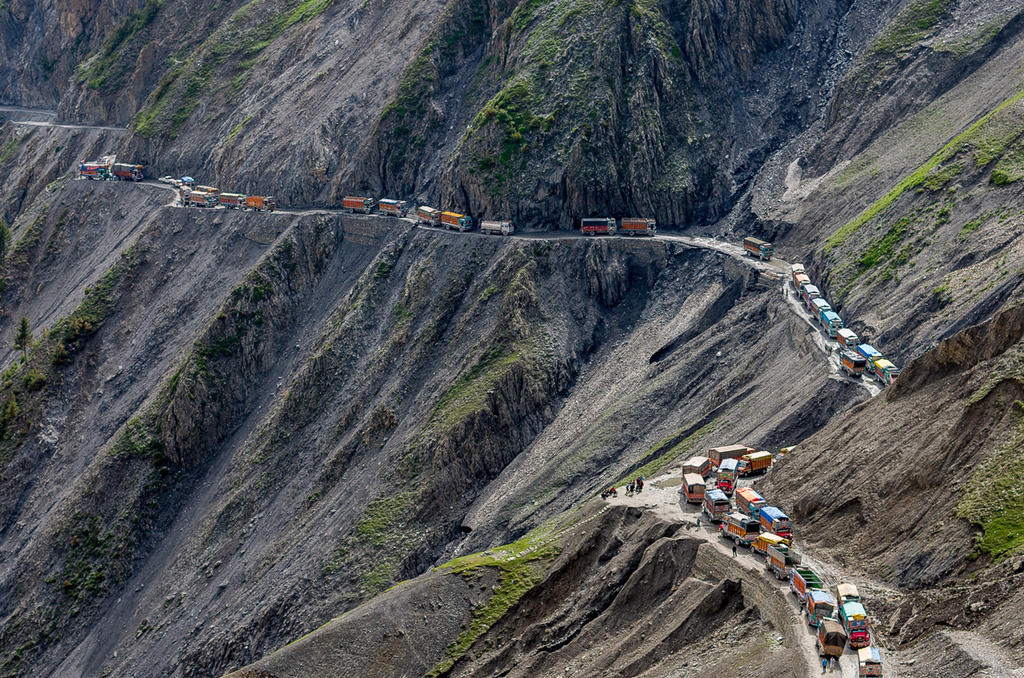Вот 15 самых опасных дорог на планете! Вы бы рискнули прокатиться хотя бы по одной?