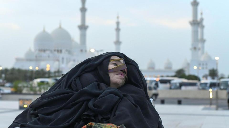 Женщина из ОАЭ проснулась после 27 лет комы