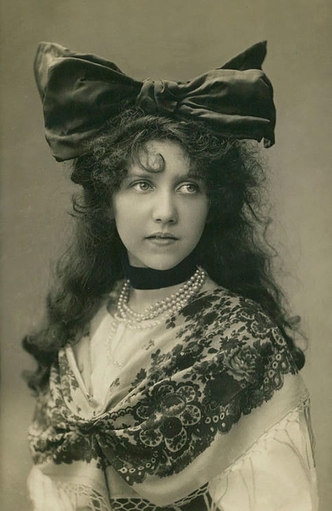 Вот какие женщины считались эталоном красоты 100 лет назад