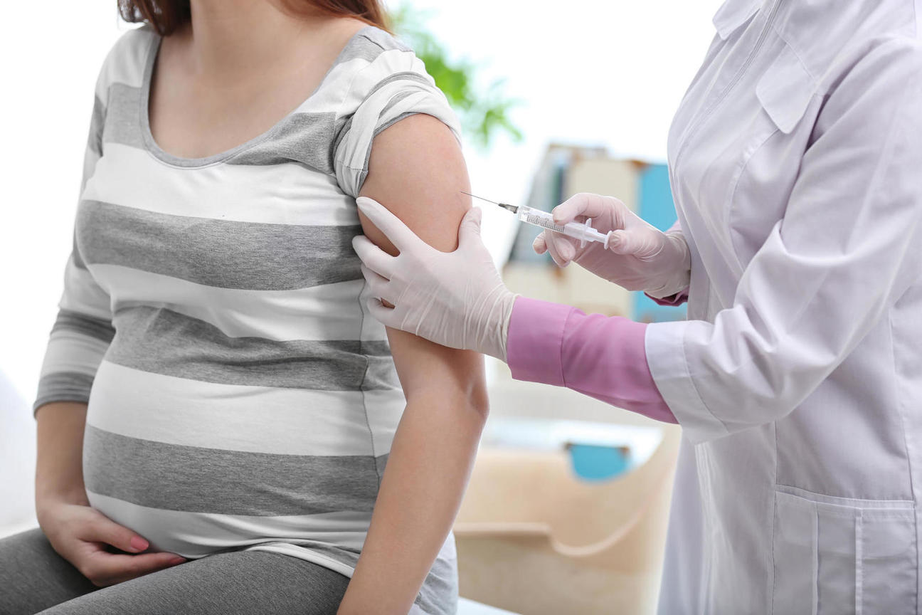 ″Это безопасно″: Врачи обсуждают 7 мифов о вакцинации