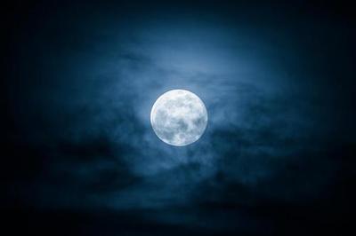 Какая Луна на картинке вам нравится больше всего? Ответ раскроет черты вашего характера
